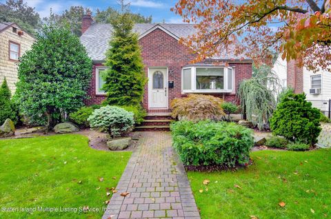 Photo of 81 Allison Avenue, Staten Island, NY 10306 (MLS # 1164833)