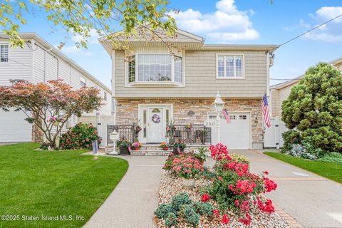 Photo of 260 Thomas Street, Staten Island, NY 10306 (MLS # 2505694)