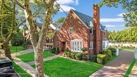 Photo of 75 Hunton Street, Staten Island, NY 10304 (MLS # 1161295)