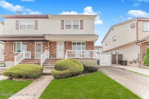 Photo of 28 Ibsen Ave Avenue, Staten Island, NY 10312 (MLS # 2504528)