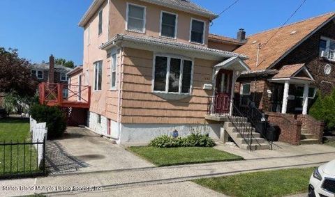 Photo of 406 Cromwell Avenue, Staten Island, NY 10305 (MLS # 1159935)