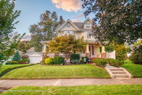 Photo of 227 College Avenue, Staten Island, NY 10314 (MLS # 1164209)