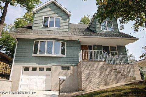 Photo of 43 Pine Terrace, Staten Island, NY 10312 (MLS # 2405243)