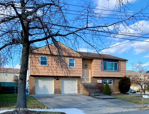 Photo of 851 Edgegrove Avenue, Staten Island, NY 10309 (MLS # 1159826)