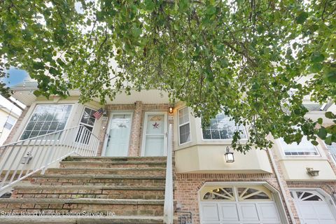 Photo of 114 Pitney Avenue, Staten Island, NY 10309 (MLS # 1163832)