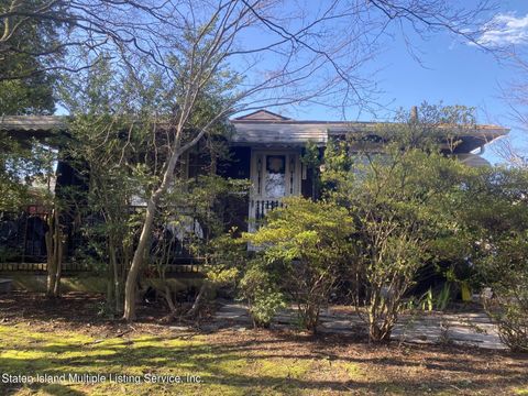 Photo of 80 Atlantic Avenue, Staten Island, NY 10304 (MLS # 2401916)
