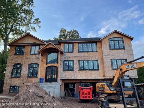 Photo of 95 Finlay Avenue, Staten Island, NY 10309 (MLS # 1145536)