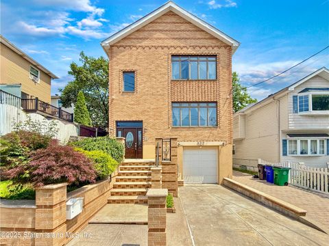 Photo of 377 Hanover Avenue, Staten Island, NY 10304 (MLS # 2600489)