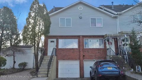 Photo of 20 Cody Place, Staten Island, NY 10312 (MLS # 1165743)