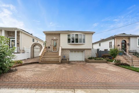 Photo of 658 Rathbun Avenue, Staten Island, NY 10312 (MLS # 2505758)