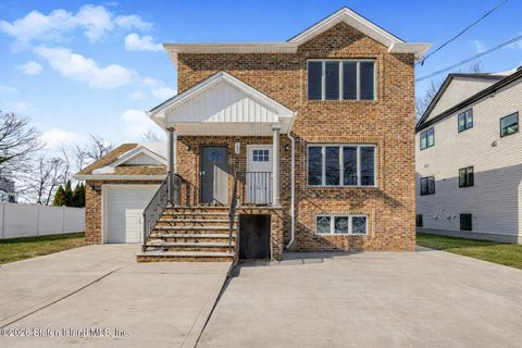 Photo of 150 Weiner Street, Staten Island, NY 10309 (MLS # 2600803)