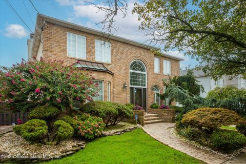 Photo of 139 Finlay Street, Staten Island, NY 10307 (MLS # 2506241)