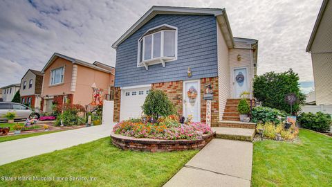 Photo of 83 Kenmore Street, Staten Island, NY 10312 (MLS # 2400223)