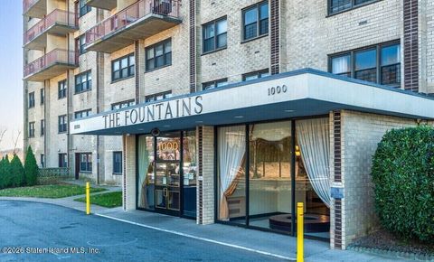 Photo of 1000 Clove Road #7d, Staten Island, NY 10301 (MLS # 2601377)