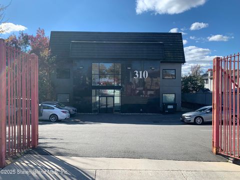 Photo of 310 Richmond Hill Road, Staten Island, NY 10314 (MLS # 2506263)