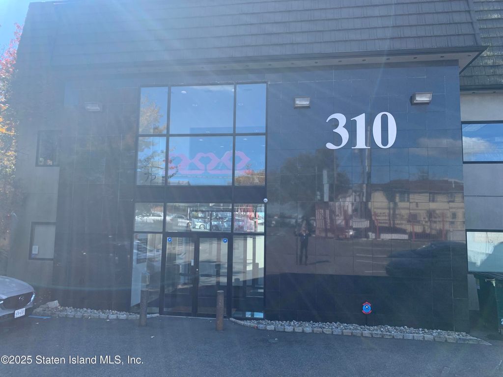 Photo of 310 Richmond Hill Road, Staten Island, NY 10314 (MLS # 2506263)