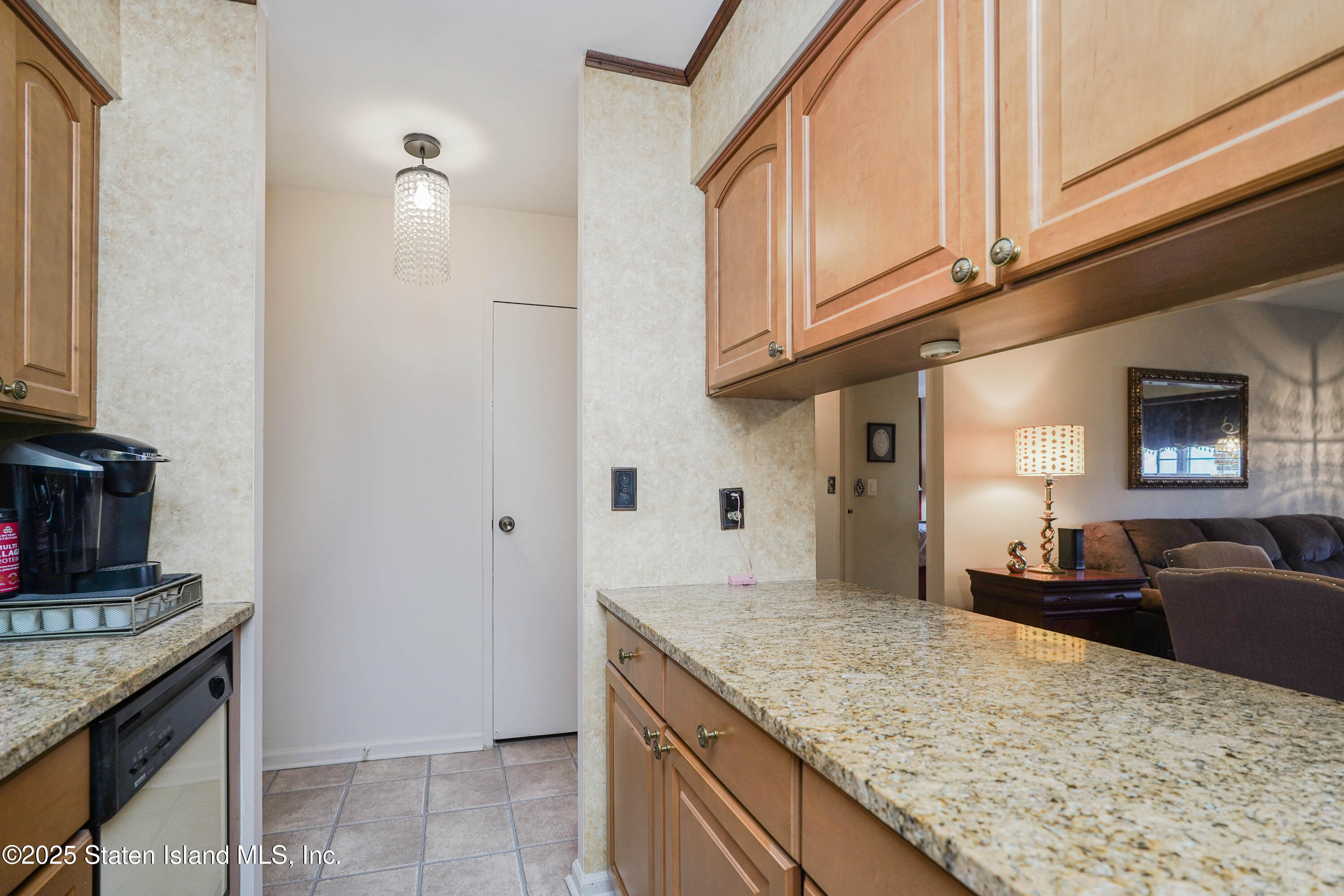 2 Elmwood Park Drive #404, Staten Island, New York image 4