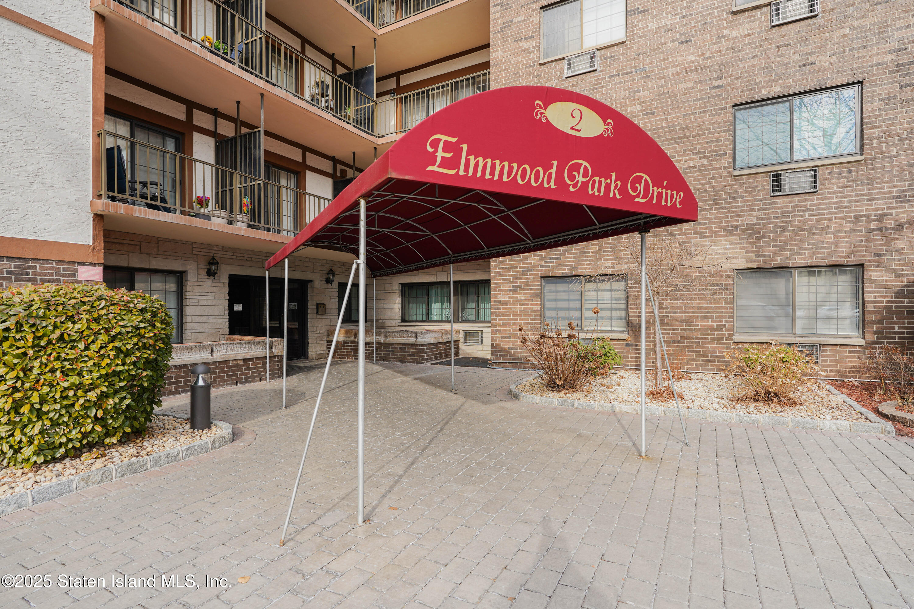 2 Elmwood Park Drive #404, Staten Island, New York image 1