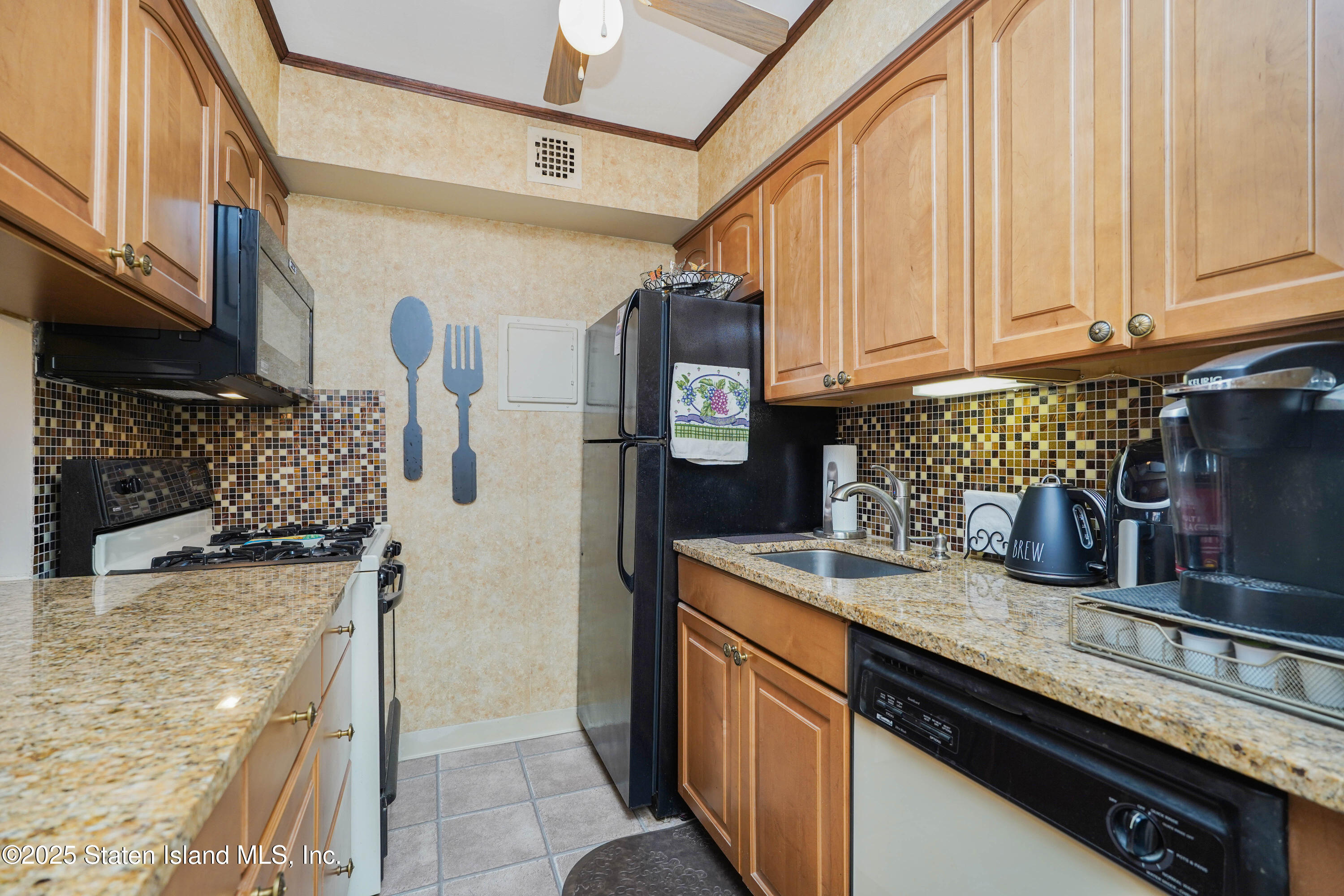 2 Elmwood Park Drive #404, Staten Island, New York image 11