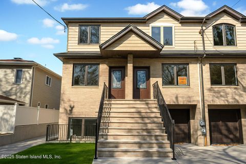 Photo of 2437 Victory Boulevard, Staten Island, NY 10314 (MLS # 2506269)