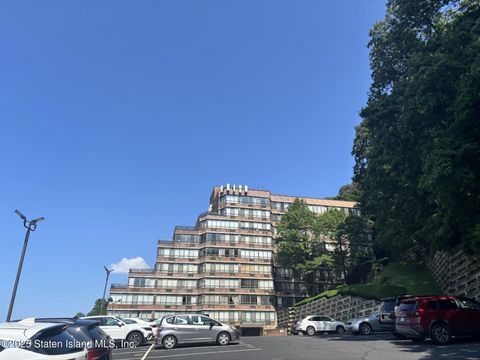 Photo of 755 Narrows Road N #513, Staten Island, NY 10304 (MLS # 2503640)