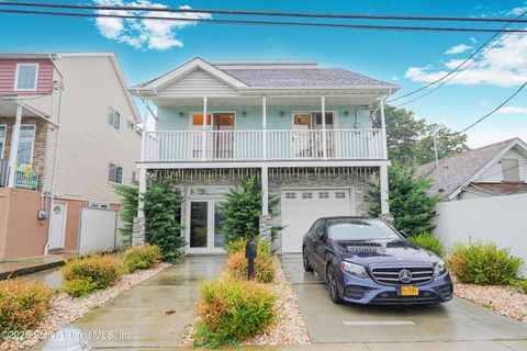 Photo of 762 Seaview Avenue, Staten Island, NY 10305 (MLS # 2505087)
