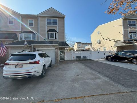 Photo of 114 Boulder Street, Staten Island, NY 10312 (MLS # 2406006)