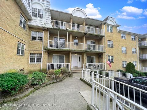 Photo of 85 Elmwood Park Drive #59, Staten Island, NY 10314 (MLS # 2400955)