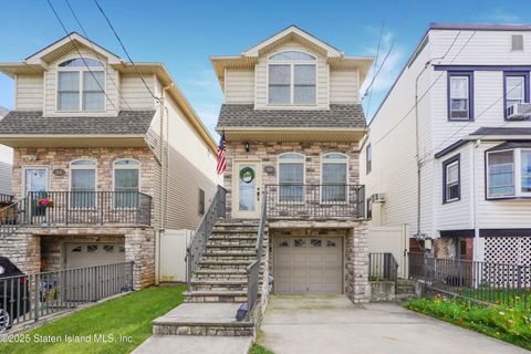 Photo of 152 Burke Ave Ave, Staten Island, NY 10314 (MLS # 2506069)