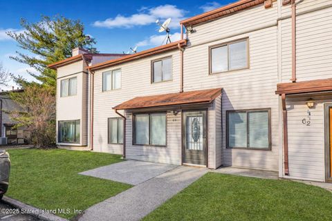 Photo of 64 Wolkoff Lane, Staten Island, NY 10303 (MLS # 2507222)