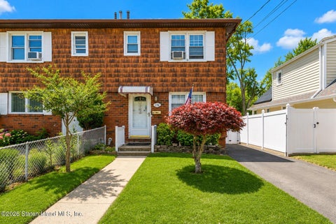 Homes For Sale - 176 Tysens Lane<br/> Staten Island, NY 10306