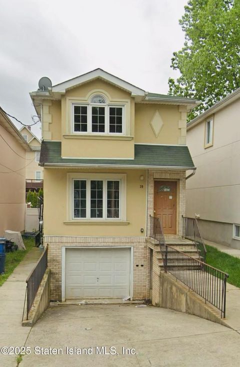 Photo of 39 Bang Terrace, Staten Island, NY 10305 (MLS # 2600686)