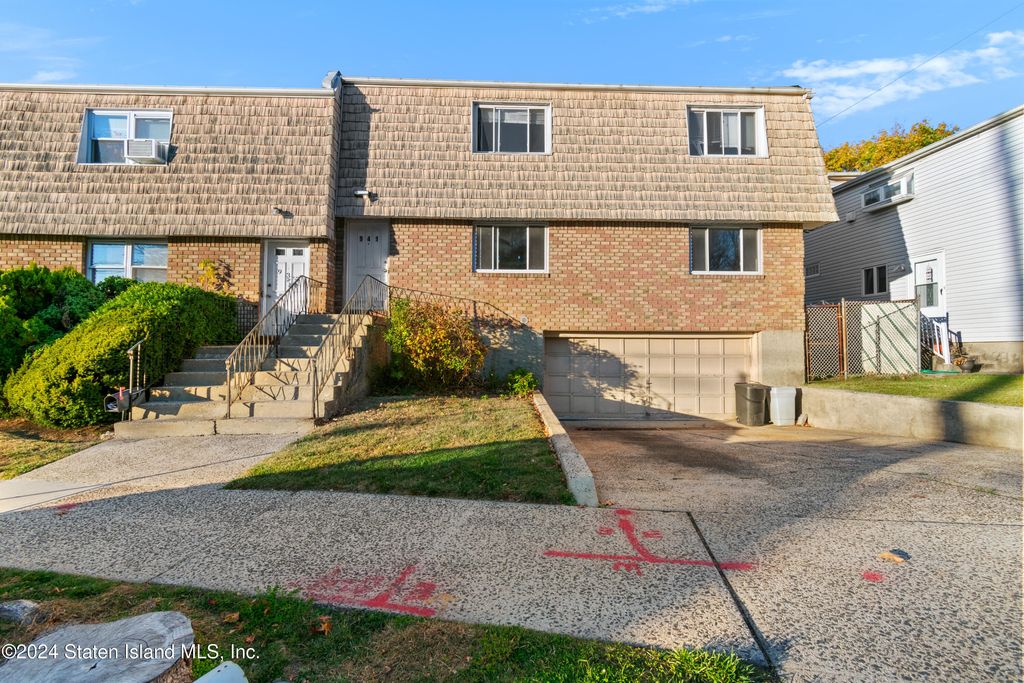 Photo of 941 Willowbrook Road, Staten Island, NY 10314 (MLS # 2406346)