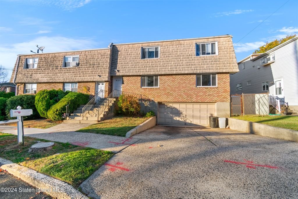 Photo of 941 Willowbrook Road, Staten Island, NY 10314 (MLS # 2406346)
