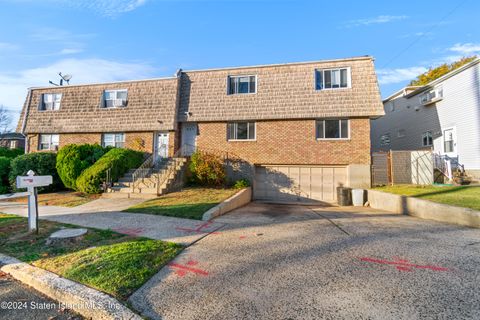 Photo of 941 Willowbrook Road, Staten Island, NY 10314 (MLS # 2406346)