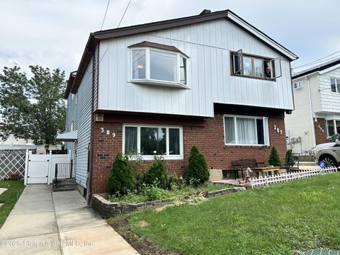Photo of 309 Abingdon Avenue, Staten Island, NY 10308 (MLS # 2600081)
