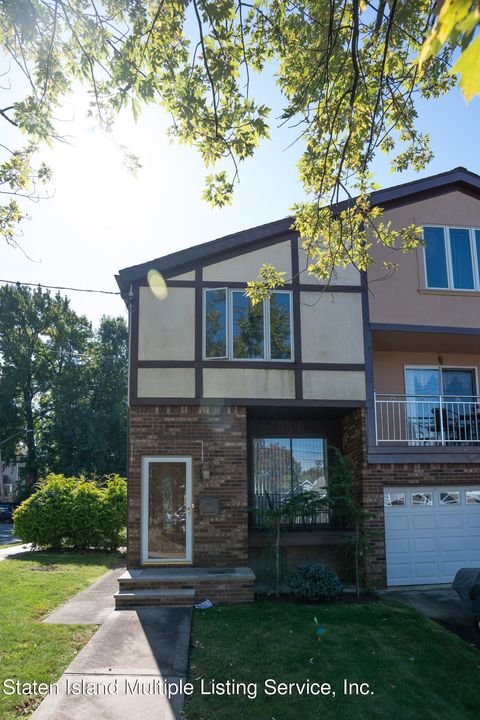 Photo of 120 College Avenue, Staten Island, NY 10314 (MLS # 2400772)