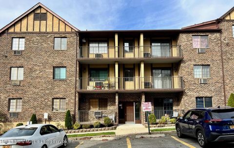Photo of 30 Donna Court #1, Staten Island, NY 10314 (MLS # 1159763)