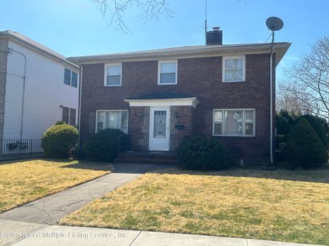 Photo of 204 Ross Avenue, Staten Island, NY 10306 (MLS # 2401663)