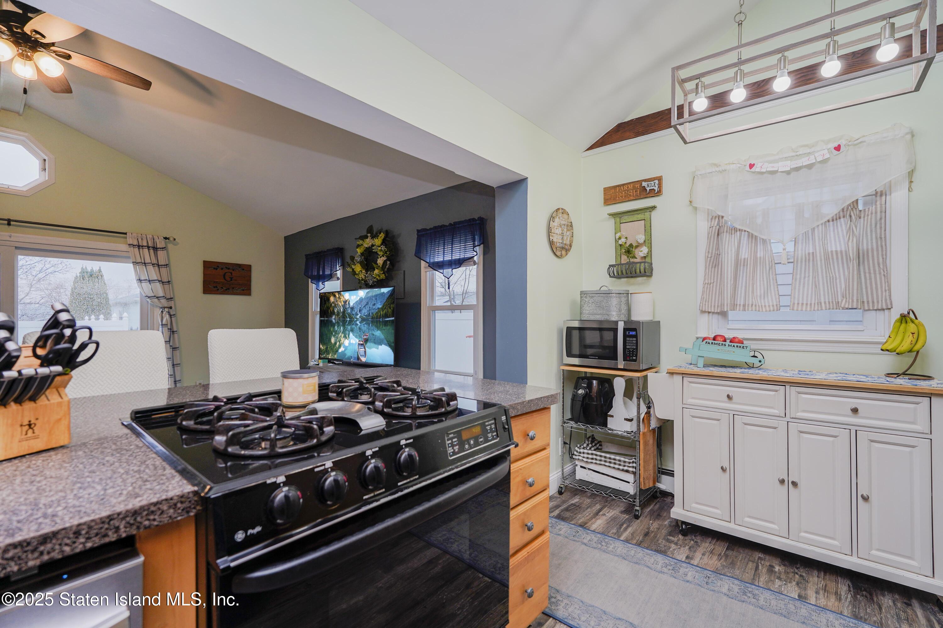 89 Daleham Street, Staten Island, New York image 9