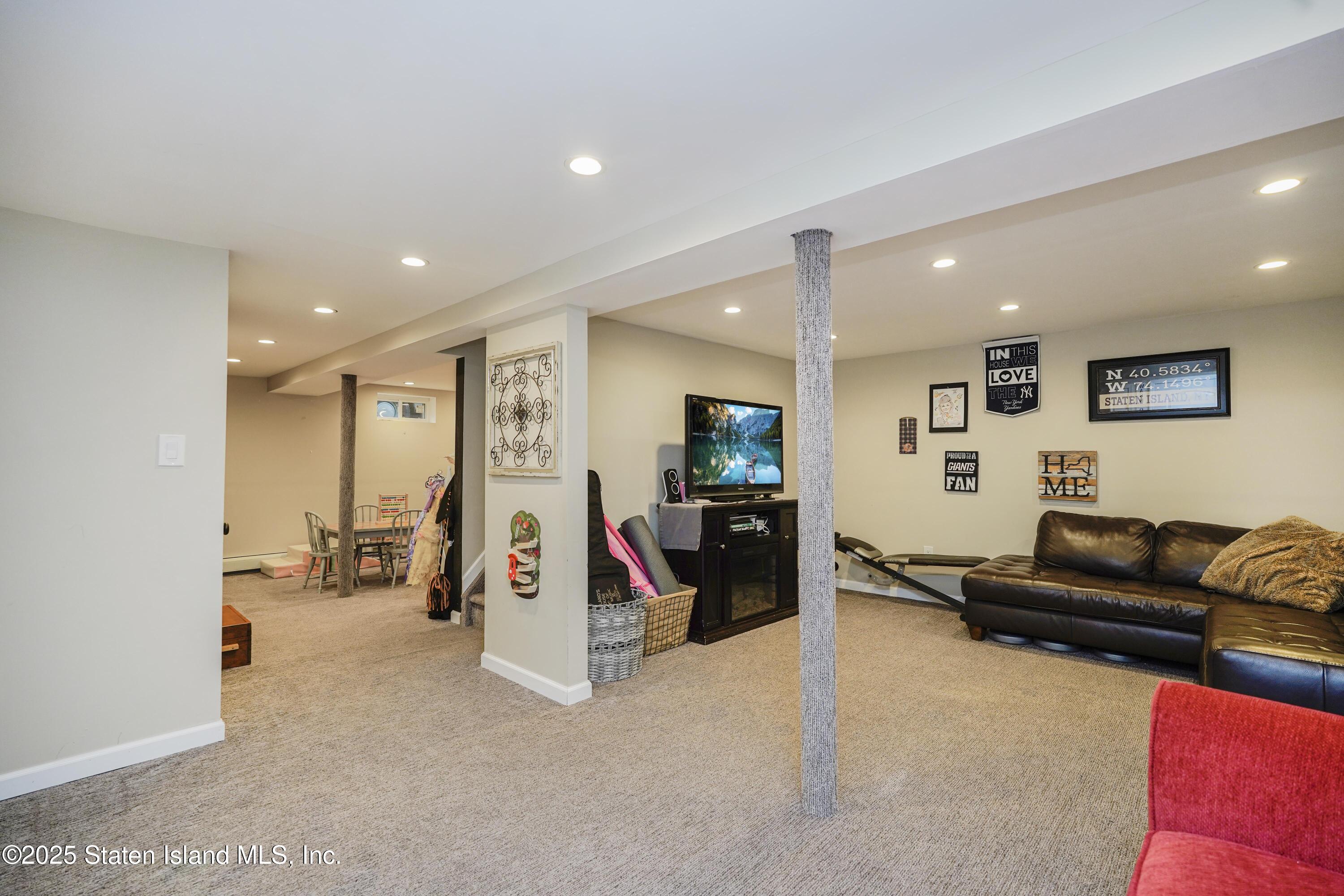 89 Daleham Street, Staten Island, New York image 24