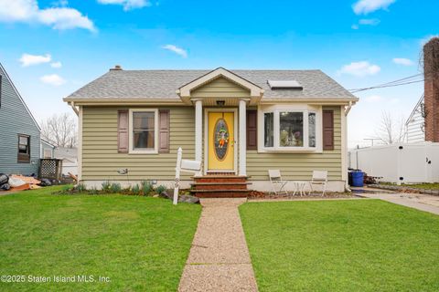 Photo of 89 Daleham Street, Staten Island, NY 10308 (MLS # 2501623)