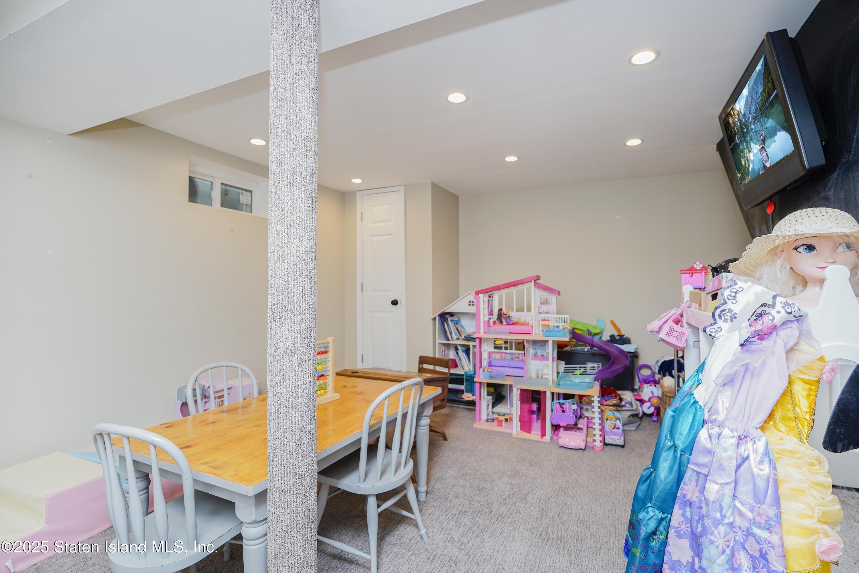89 Daleham Street, Staten Island, New York image 28