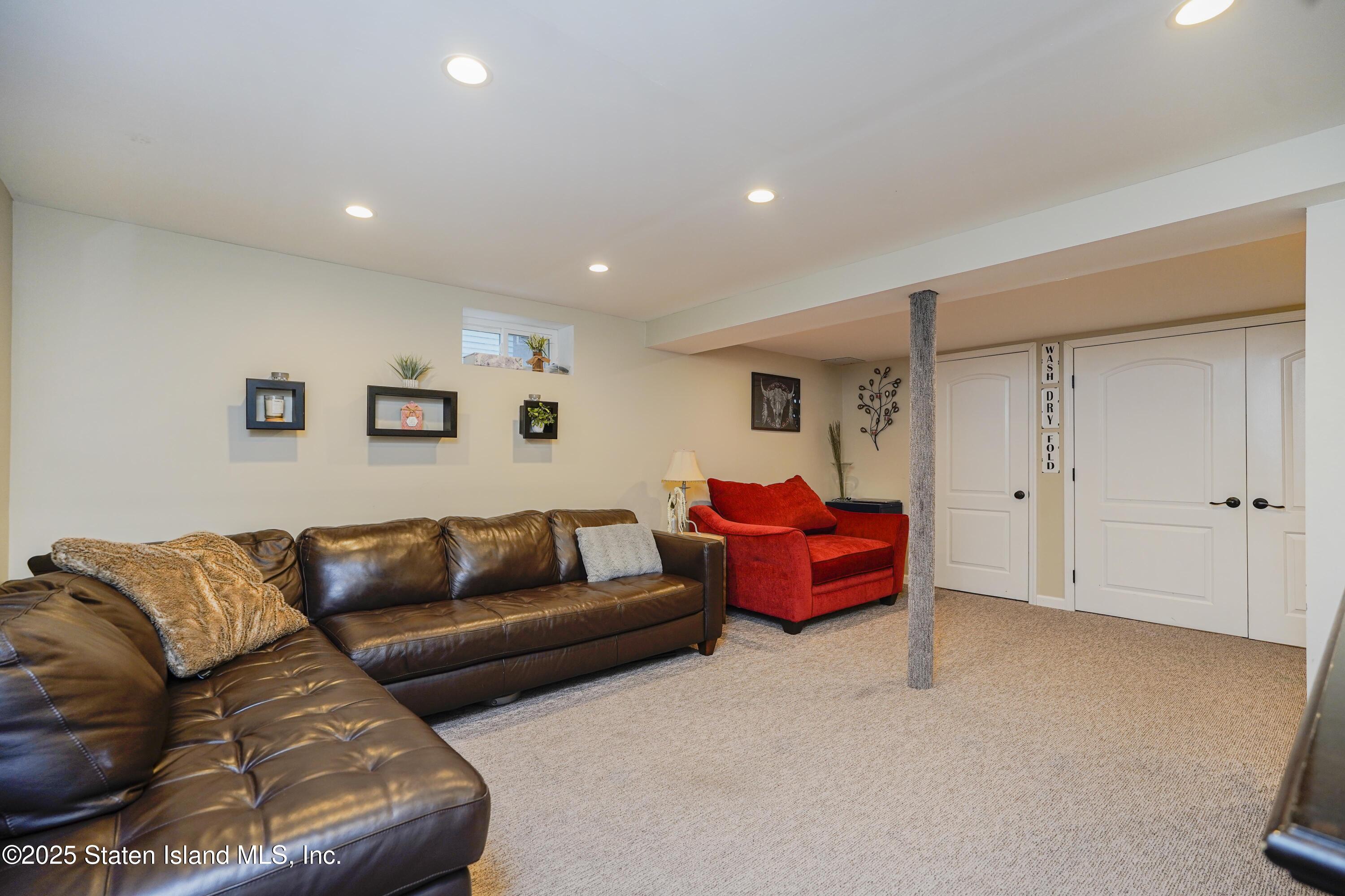 89 Daleham Street, Staten Island, New York image 25
