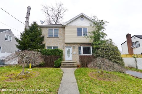 Photo of 433 Richard Avenue, Staten Island, NY 10309 (MLS # 2401360)