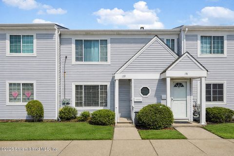 Photo of 139 Gervil Street, Staten Island, NY 10309 (MLS # 2600748)