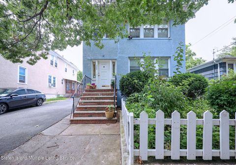 Photo of 200 Catherine Street, Staten Island, NY 10302 (MLS # 1163369)
