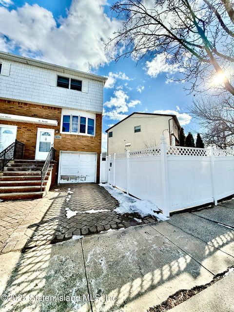 Photo of 213 Crossfield Avenue, Staten Island, NY 10312 (MLS # 2500024)