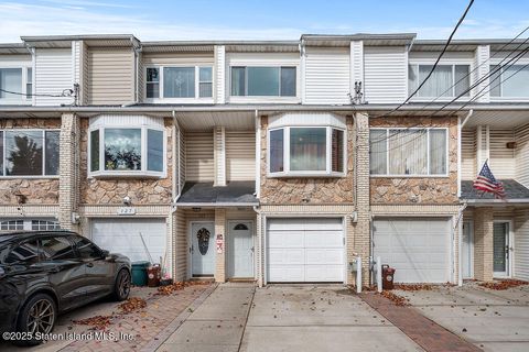 Photo of 125 Wirt Avenue, Staten Island, NY 10309 (MLS # 2506654)