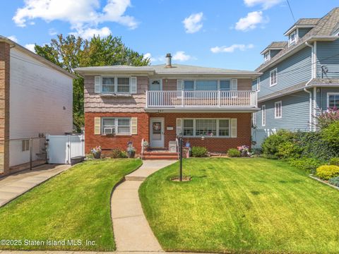 Photo of 247 Hillcrest Street, Staten Island, NY 10312 (MLS # 2505198)